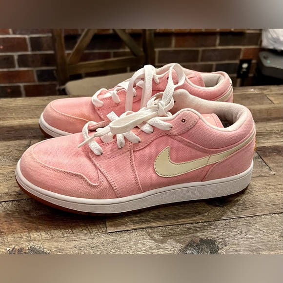 Jordan Shoes - Nike Air Jordan 1 Low - size 6Y / women’s 8 - rare